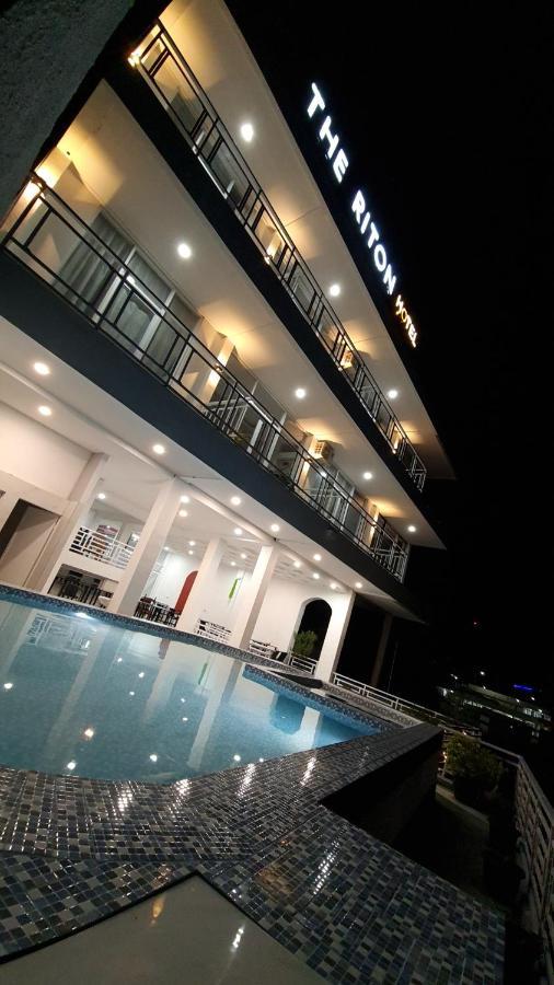 The Riton Hotel Tigaras Экстерьер фото