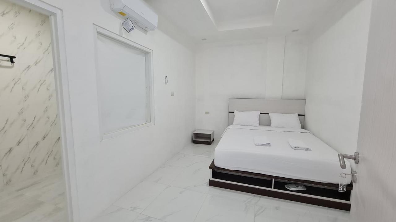 The Riton Hotel Tigaras Экстерьер фото