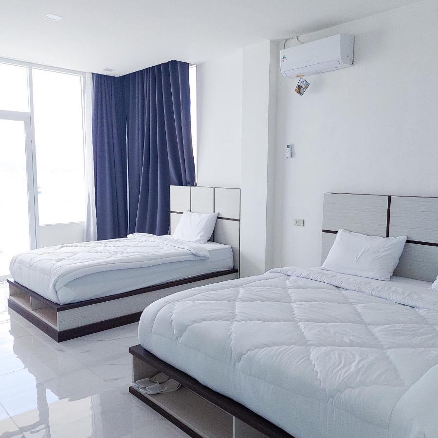 The Riton Hotel Tigaras Экстерьер фото