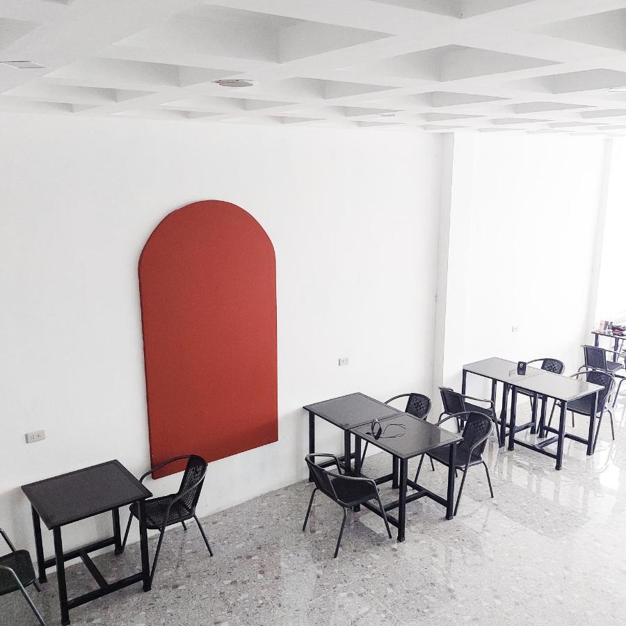 The Riton Hotel Tigaras Экстерьер фото