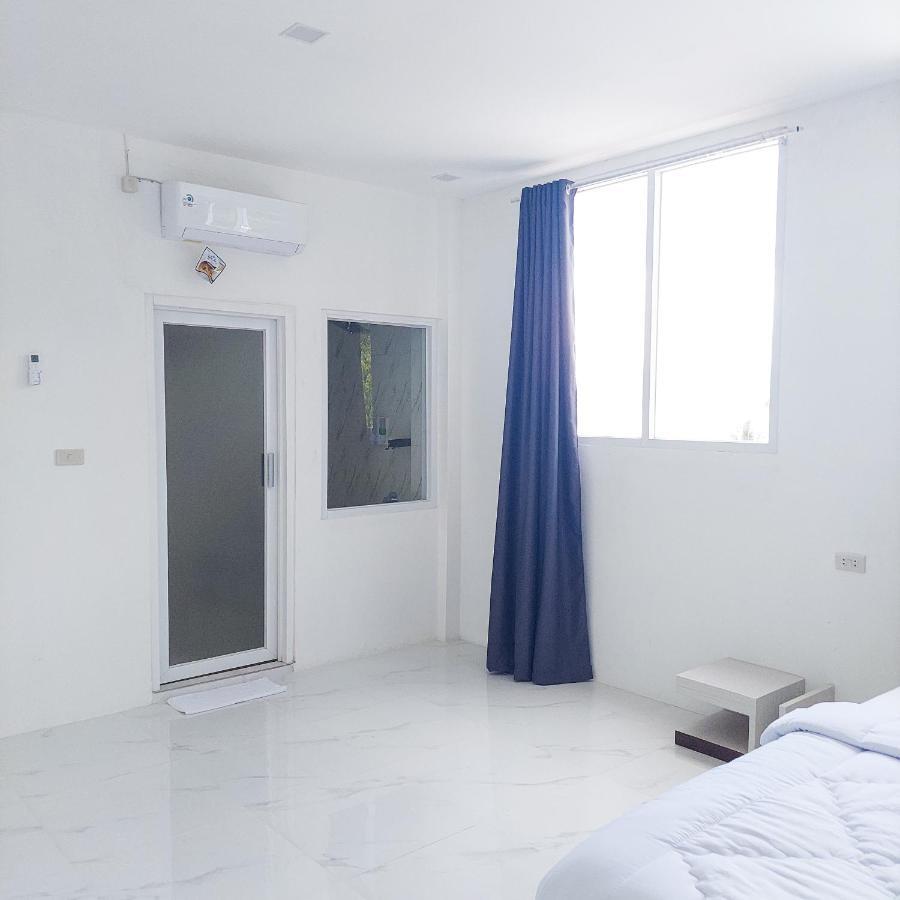 The Riton Hotel Tigaras Экстерьер фото